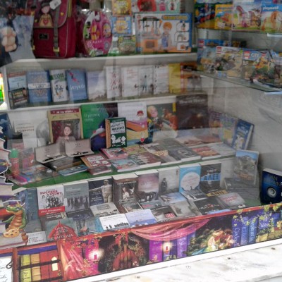 Αυτοκόλλητο βιτρίνας για βιβλιοπωλείο